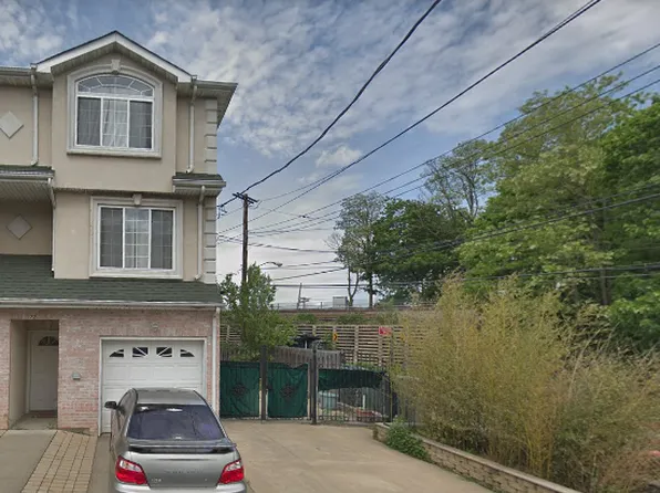 72 Merivale Ln, Staten Island, NY 10304