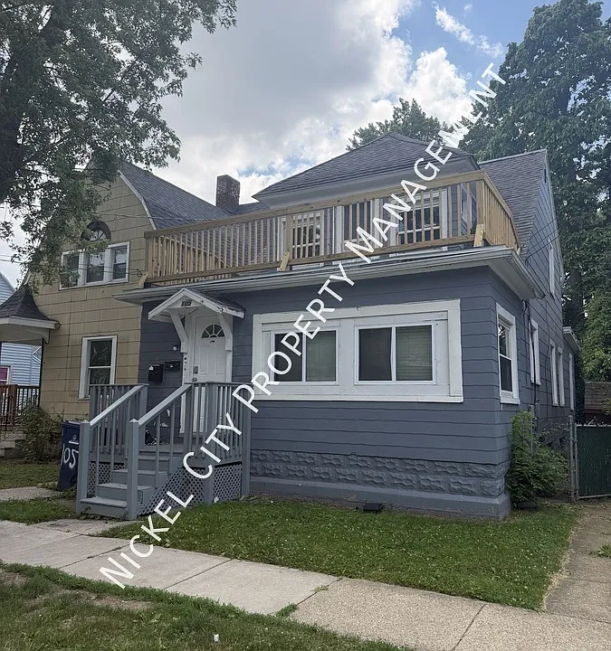 105 Mayer Ave #LOWER