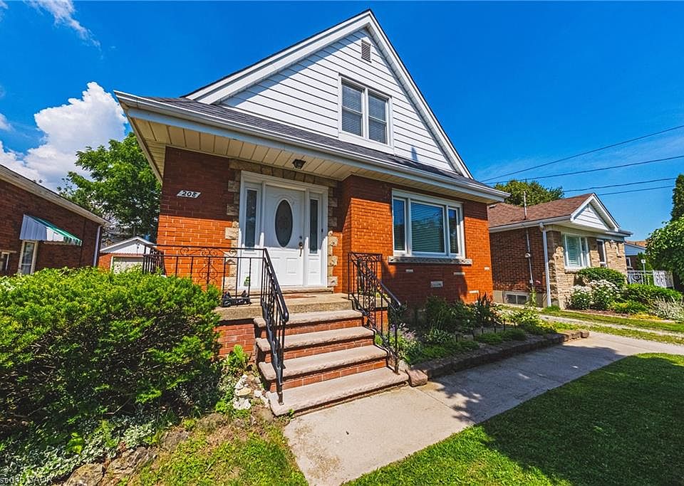 1st image of 208 Glencarry Ave