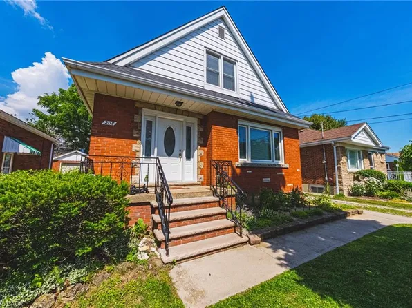 208 Glencarry Ave, Hamilton, ON L8K 3R9