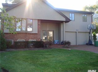 3056 Hewlett Ave, Merrick, NY 11566