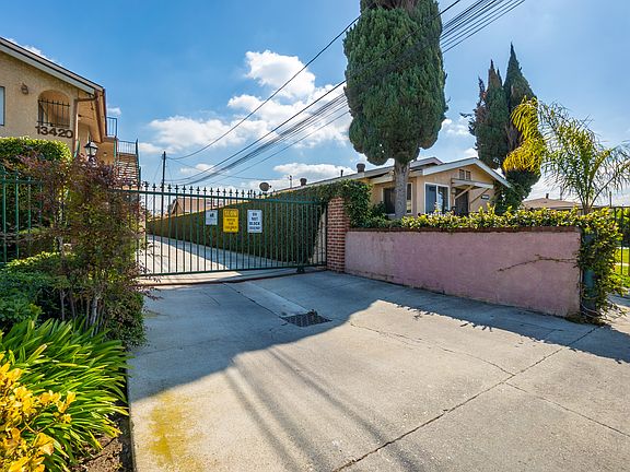 3rd image of 13420 Doty Ave APT 19