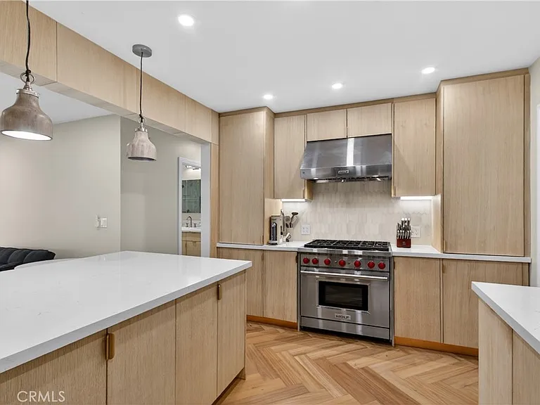 225 Iris Ave — Photo 8
