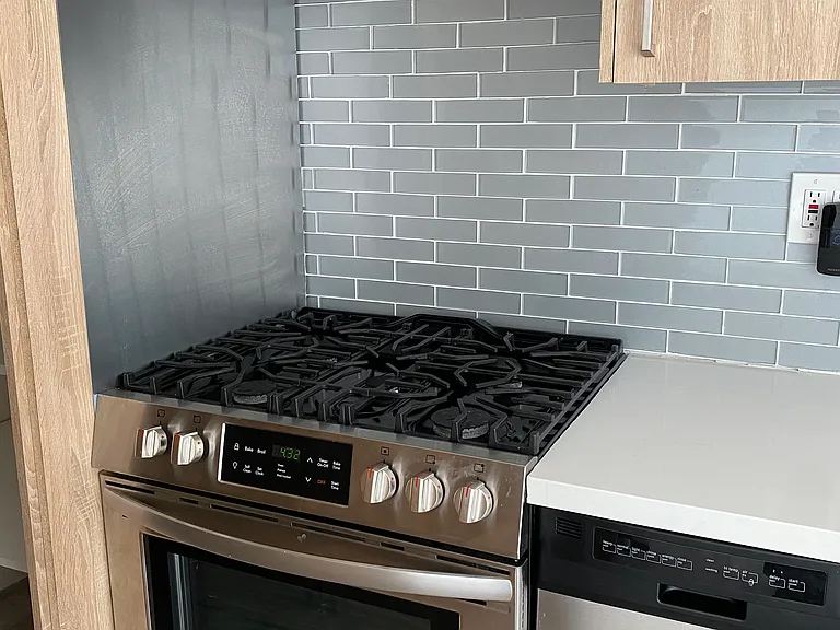 2300 Carmona Ave — Photo 17