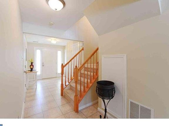 3rd image of 143 Monet Cir