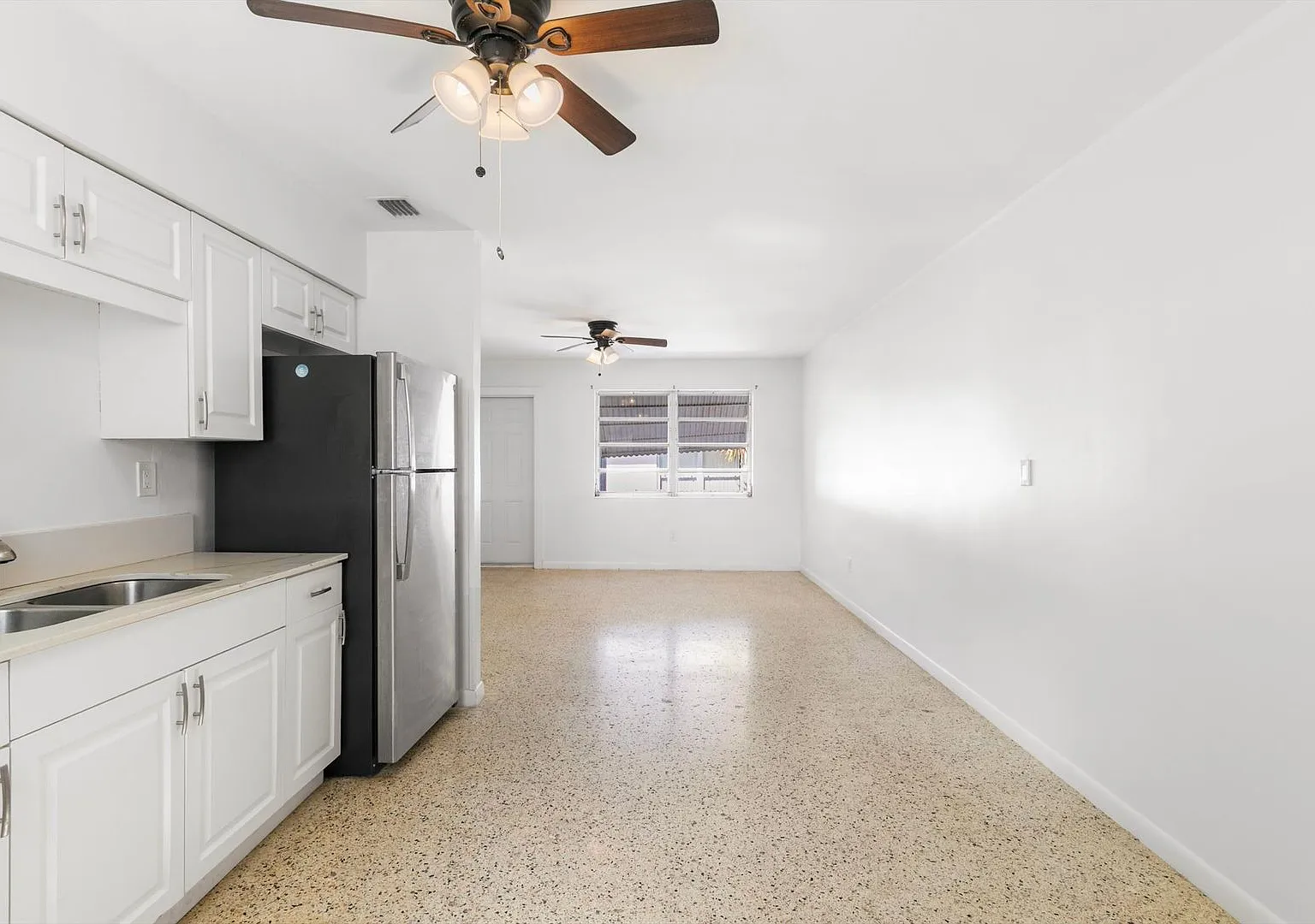 Charming 2BR/1BA with Fenced Yard & Outdoor Shower Available Now — Photo 1