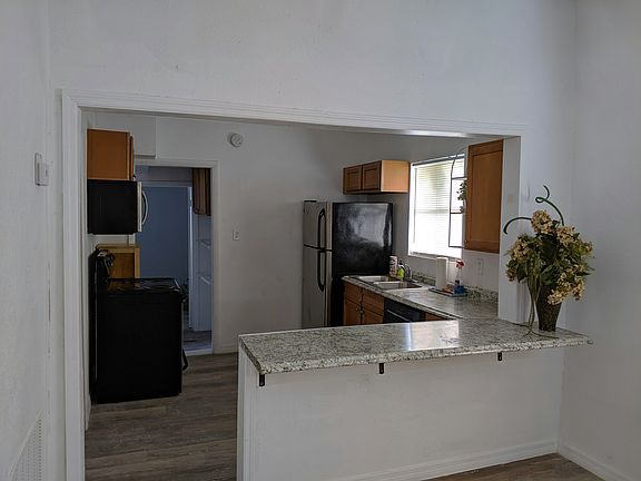 Nice open island to kitchen