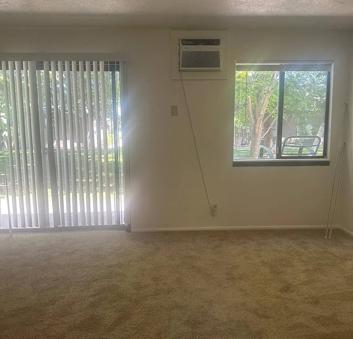 2 bed, 1250 sqft, $1,398 — Photo 2