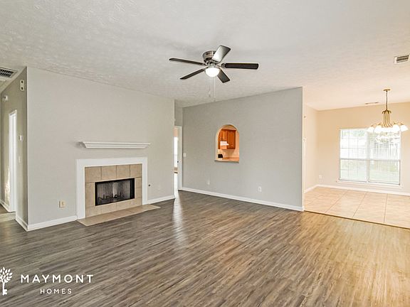 5th image of 718 Sandy Ridge Ct