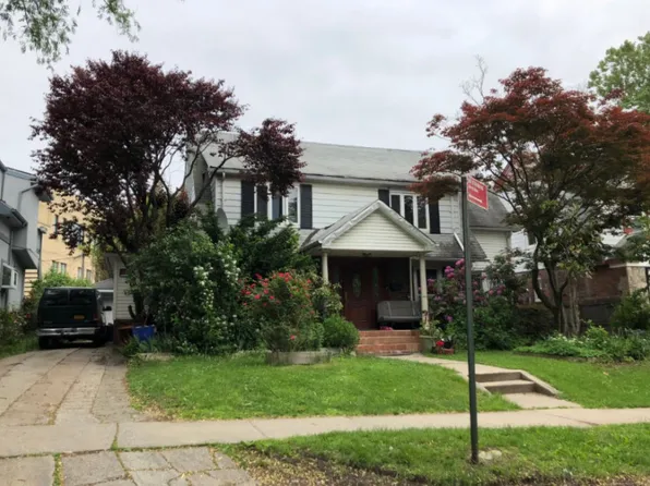 4025 158th St, Flushing, NY 11358