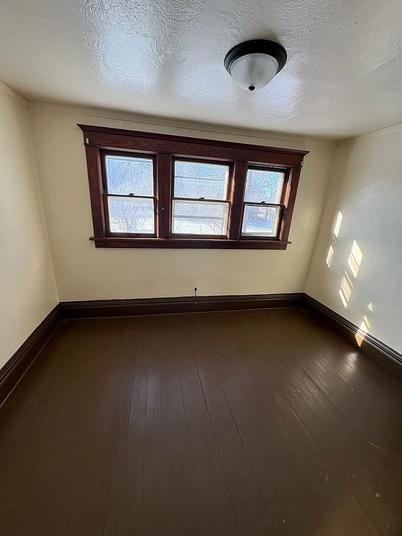 3 bedroom 1 bathroom single family home — Photo 4