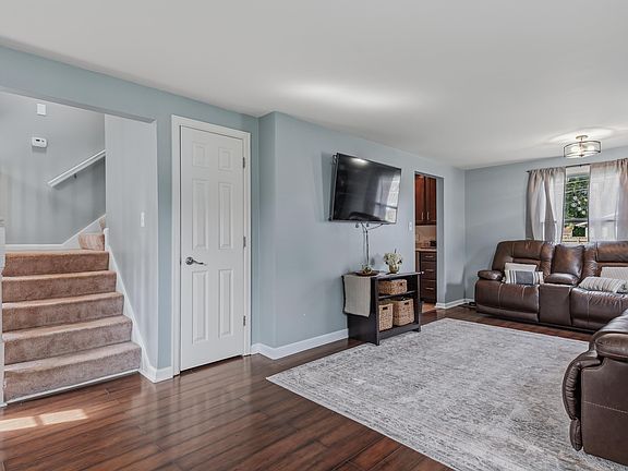 4th image of 5605 Dartmouth Dr