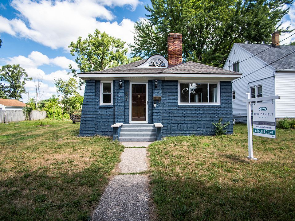 1st image of 843 Dickinson St SE