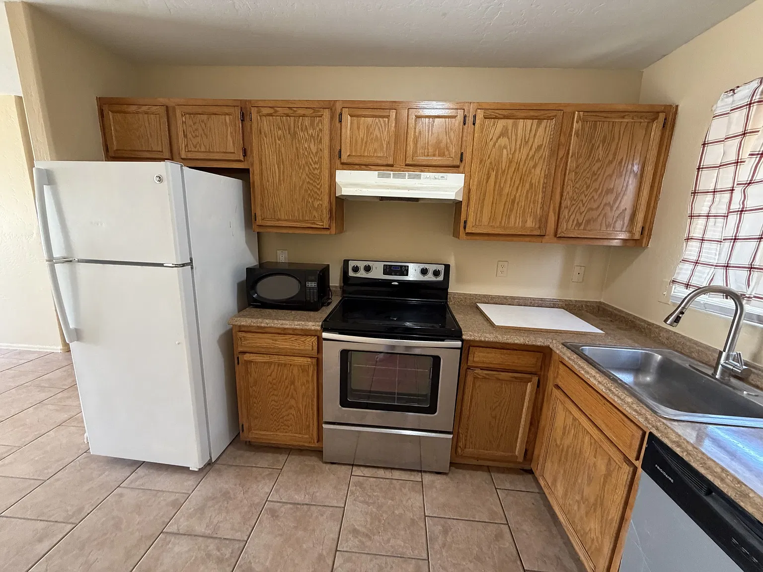 2 bed, 816 sqft, $945 — Photo 1