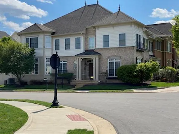 24921 Somerby Dr, Chantilly, VA 20152