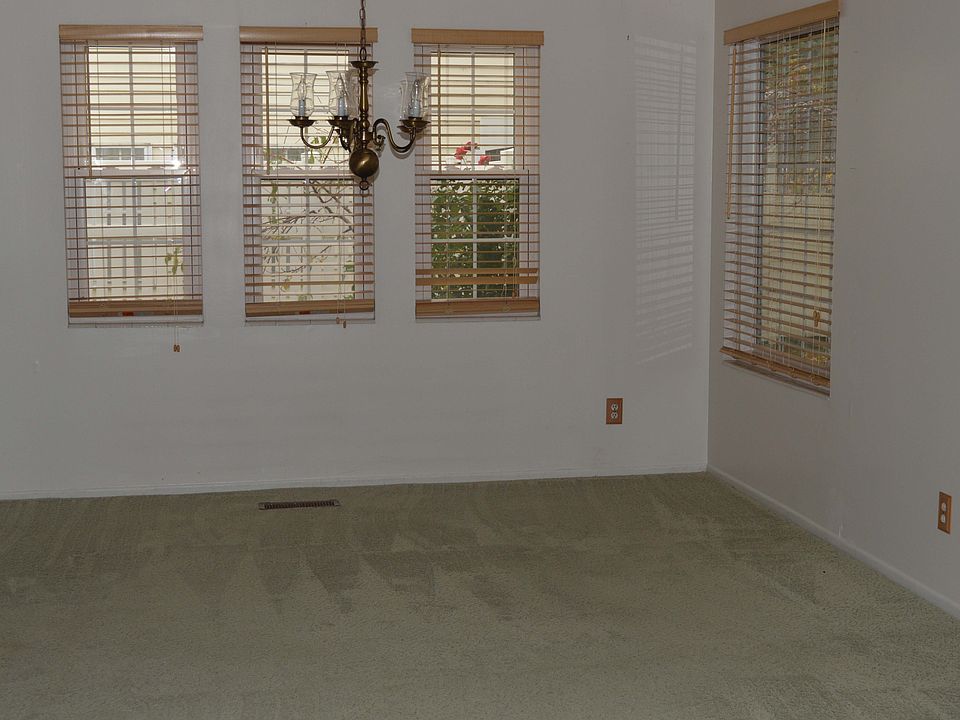 2nd image of 233 Pheasantbrook Dr