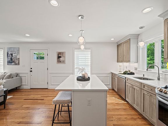 5th image of 61 Gale St #A
