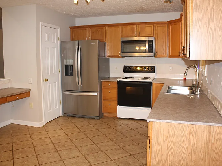 913 Fieldstone Way — Photo 5