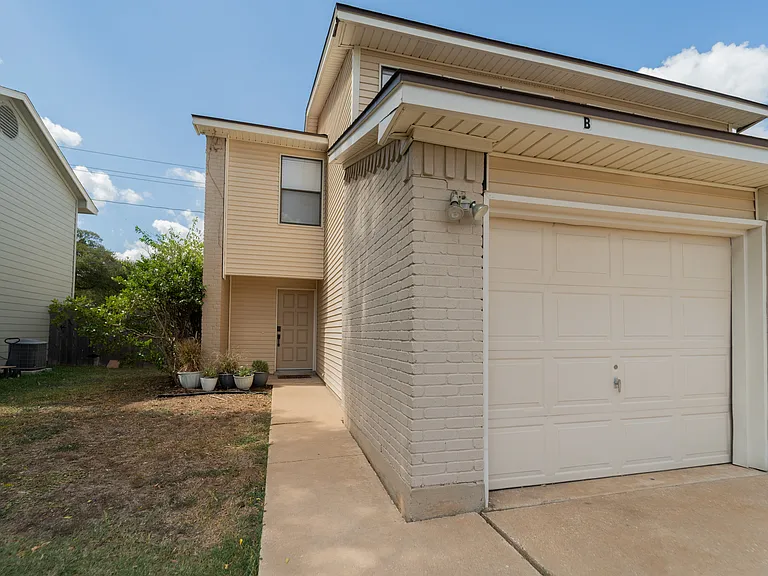2640 Gwendolyn Ln #B — Photo 8