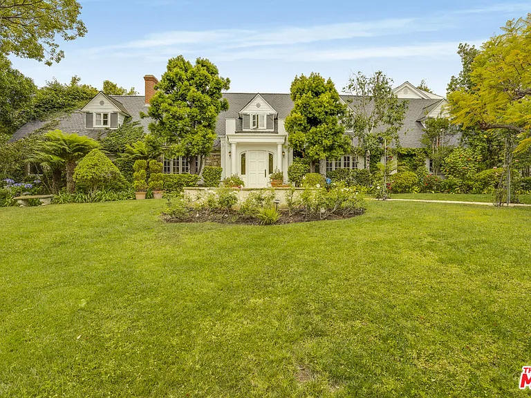 821 N Whittier Dr — Photo 3