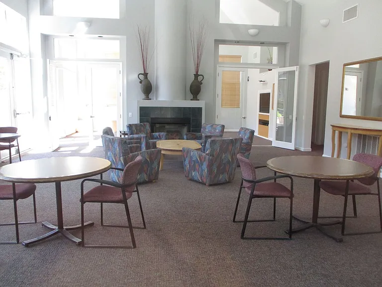 200 Caldecott Ln #113 — Photo 8