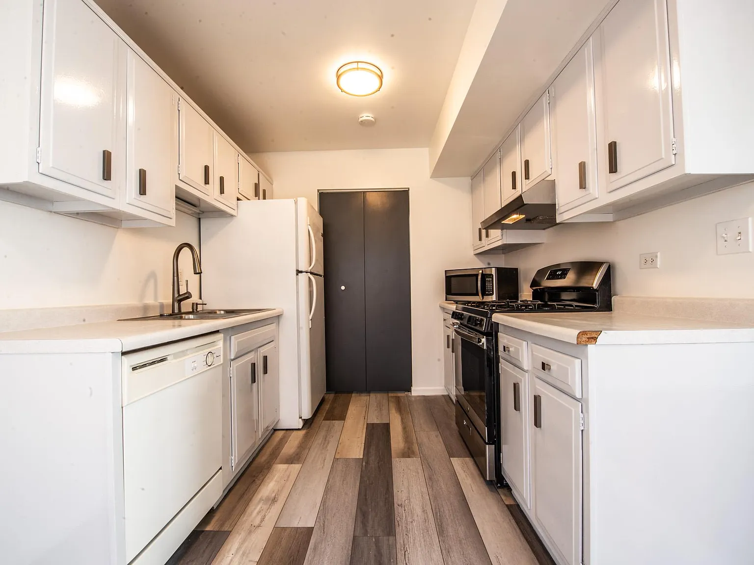 2 bed, 1100 sqft, $1,850 — Photo 3