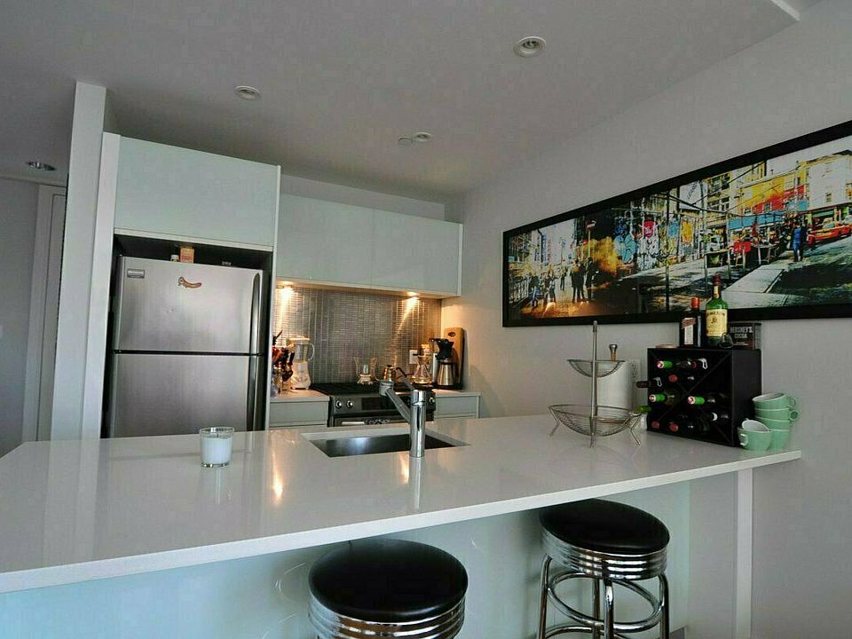1st image of 527 Lincoln Pl APT 604