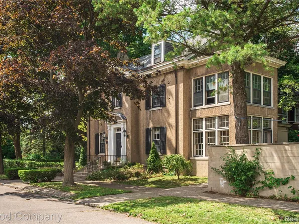 1704 Iroquois St, Detroit, MI 48214