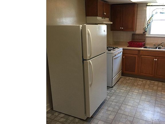 3rd image of 26 N Rodney Dr