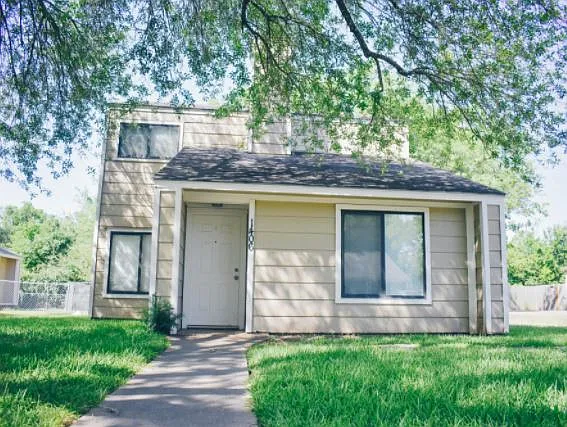 1406 Lemon Tree Ln #1