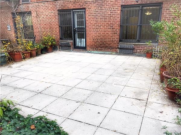 1st image of 150 E 27th St APT 1A