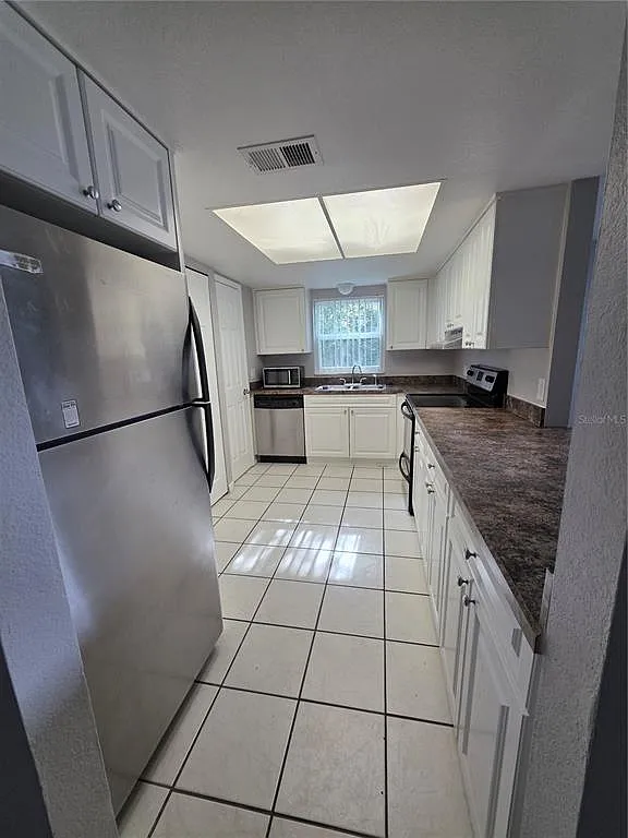 2 bed, 2.0 bath, 905 sqft, $1,700 — Photo 4