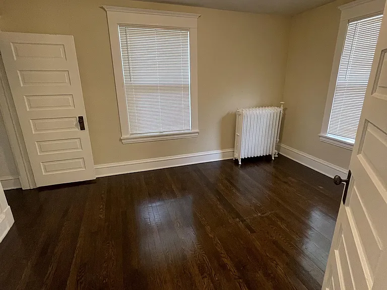 970 Reaney Ave E — Photo 3