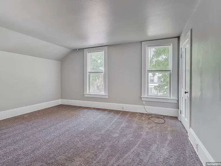 581 Mt. Vernon St — Photo 3
