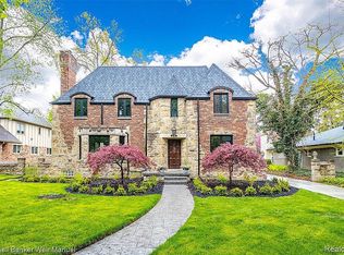 25 Hampton Rd, Grosse Pointe Shores, MI 48236