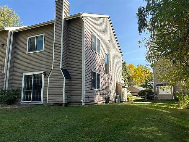 L4 Stonehedge Dr #L4 — Photo 2