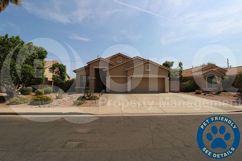 1st image of 3305 E Jacinto Ave