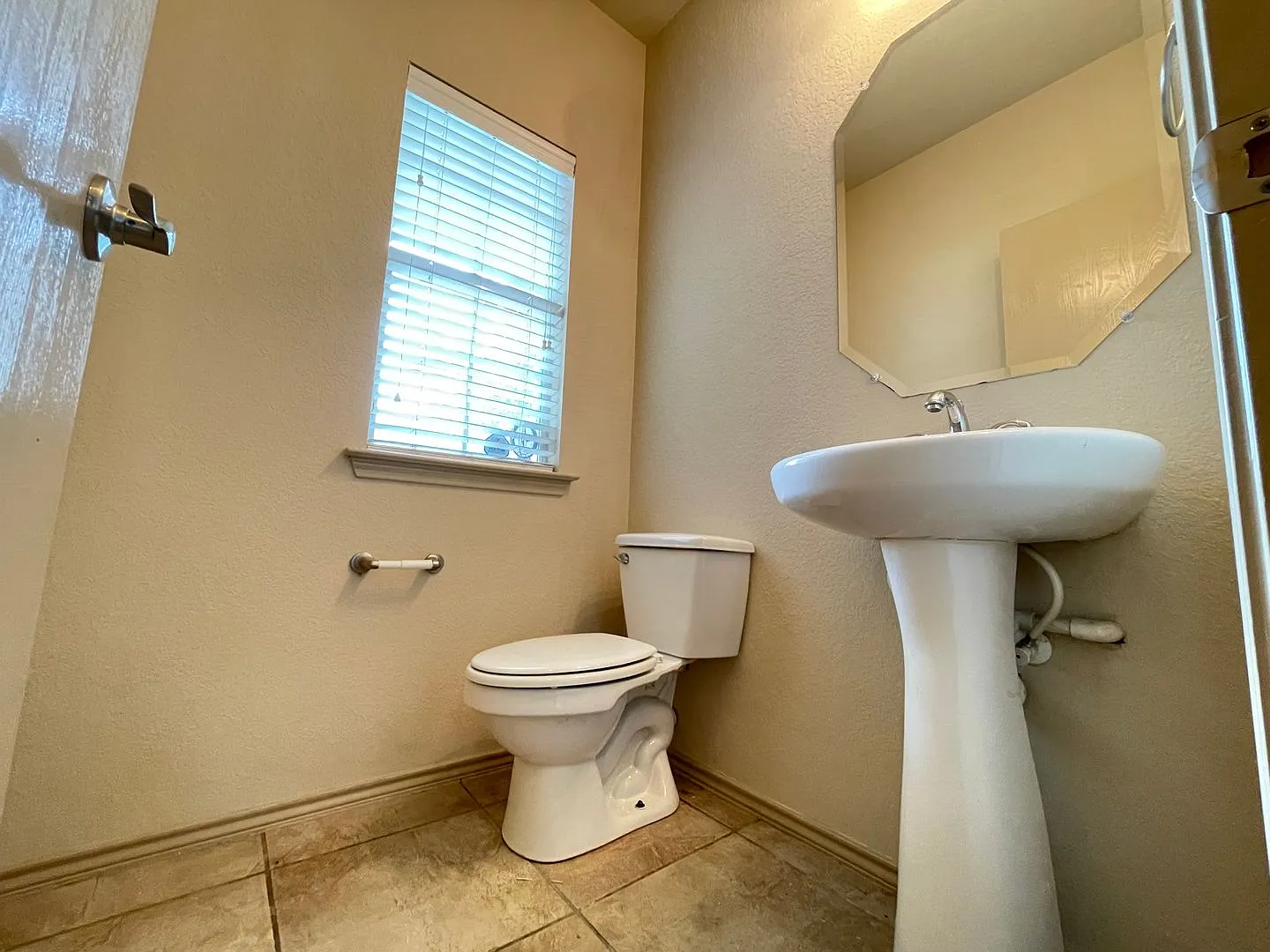 4 Bedroom 2 Bath — Photo 4