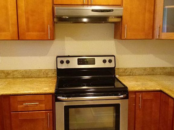 3rd image of 306 Cedargate Ln