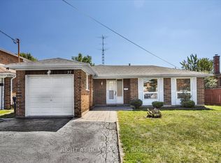 27 Villata Gdns, Toronto, ON M3J1J7