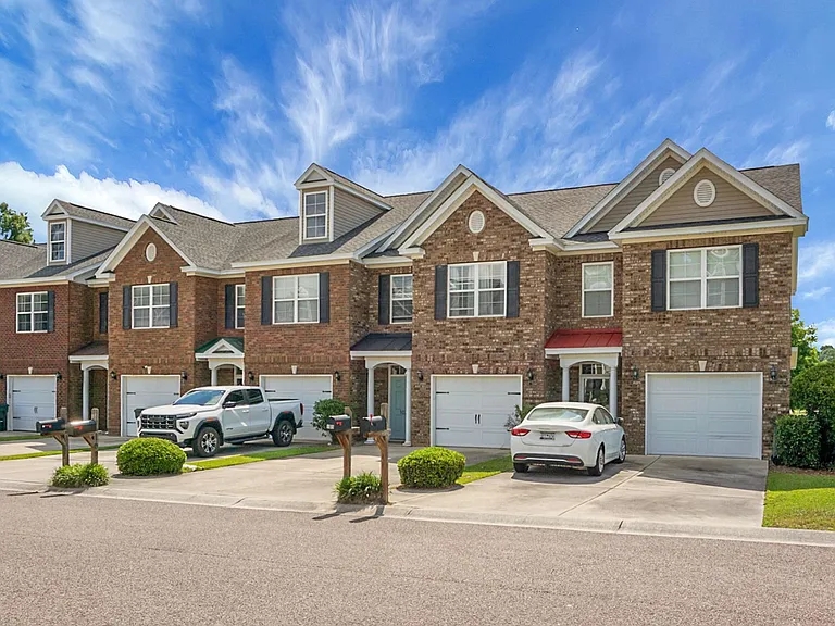 102 Lamplighter Ln — Photo 4