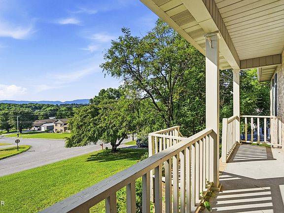 4th image of 716 Whippoorwill Cir