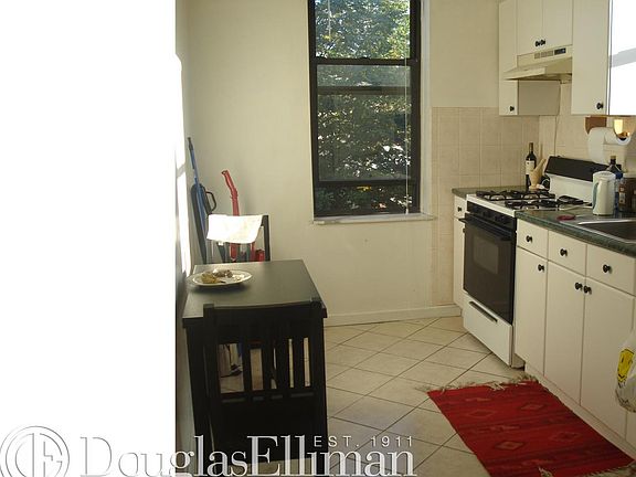 3rd image of 2322 28th St APT 3B