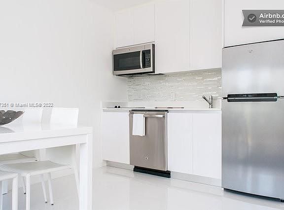 4th image of 801 15th St APT 205