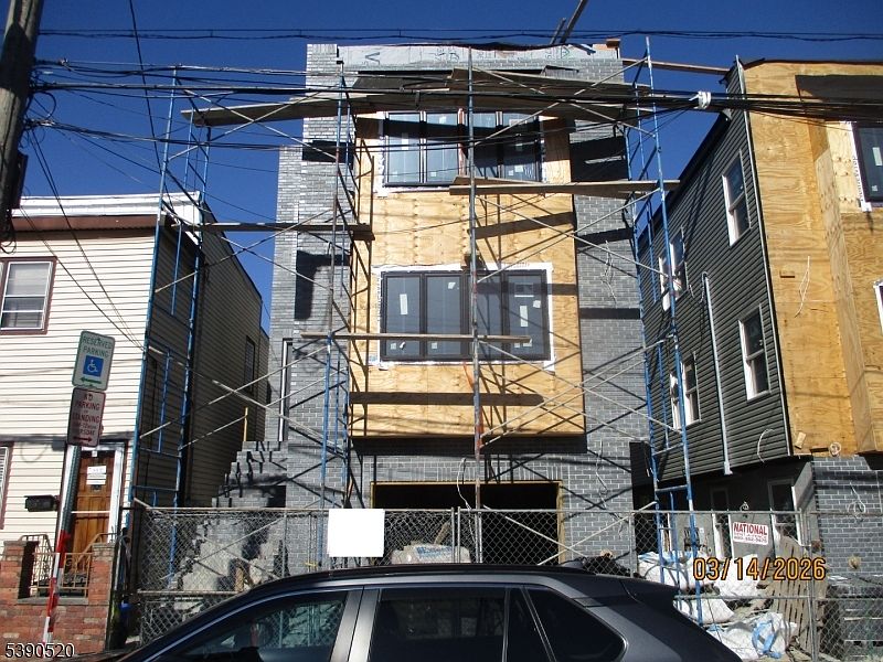 1st image of 682 N 7th Street