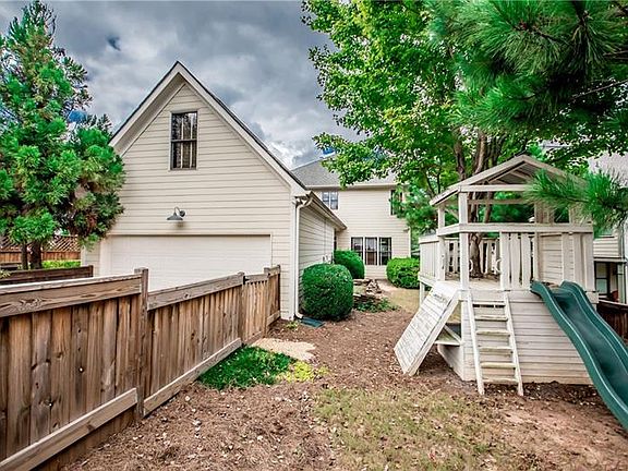 4th image of 3149 Primrose St