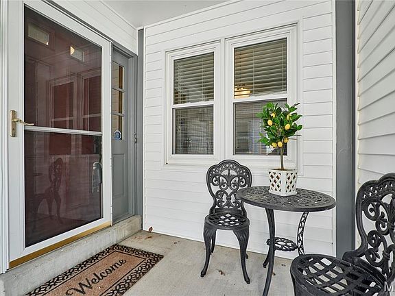 3rd image of 16463 Cobbleskille Dr