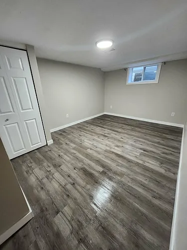 35 Elgin St S #3 Photo 1