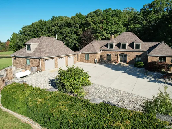9515 E Bristol Rd, Davison, MI 48423