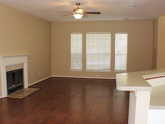 2nd image of 105 Crimson Bay Dr